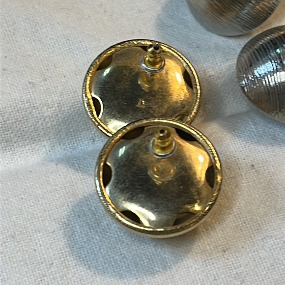 Two Pair of Fun Vintage Metallic Button Earrings (post not clip) in EUC! - Picture 4 of 5